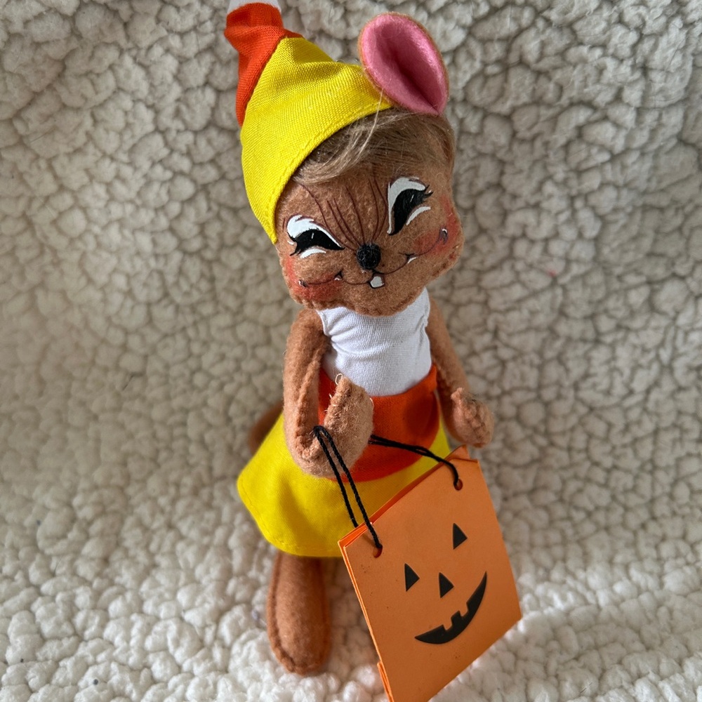 Annalee Halloween candy Corn Mouse with Orange and Yellow Outfit